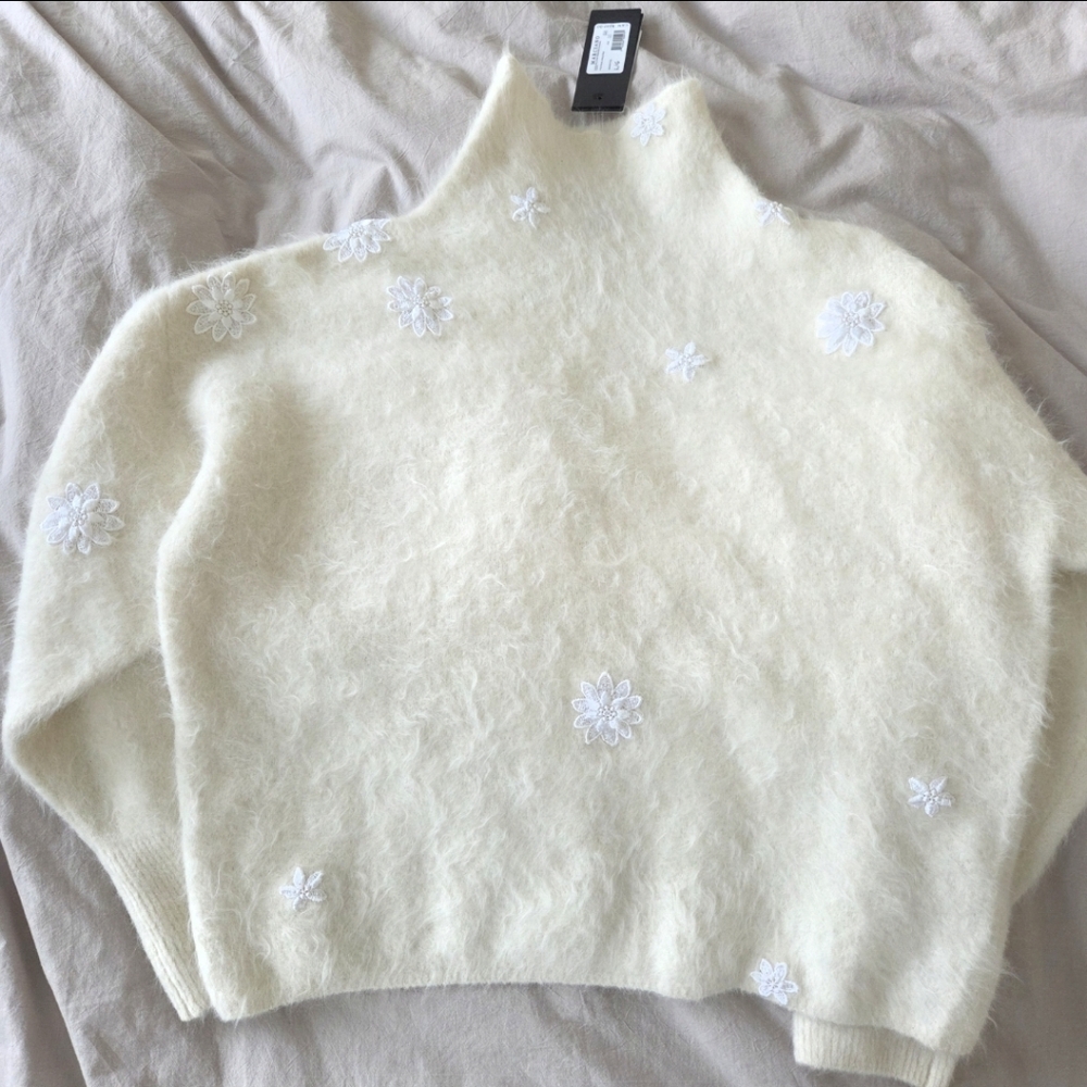 Marciano Tanya 77% Alpaca Oversized Sweater W/ Embroidered Flowers-Colour Pearl